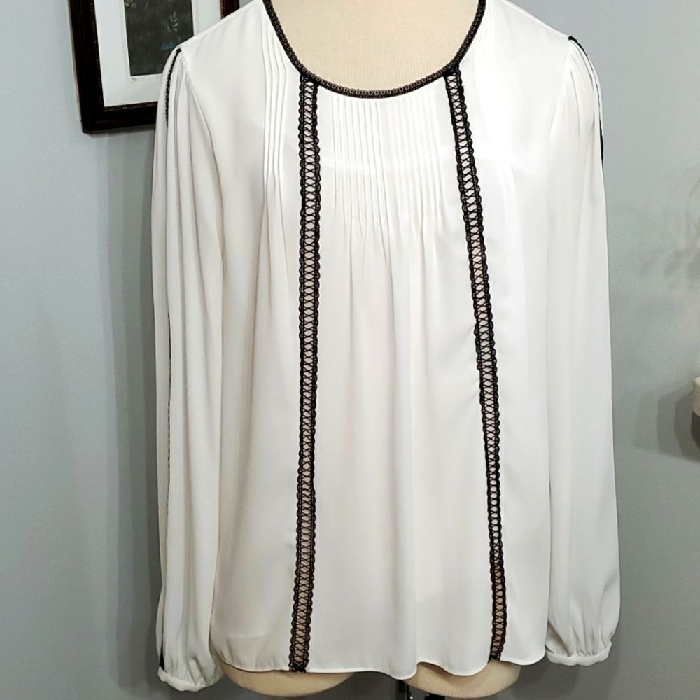 White house black market elegant white blouse with black trim. Size large.‎